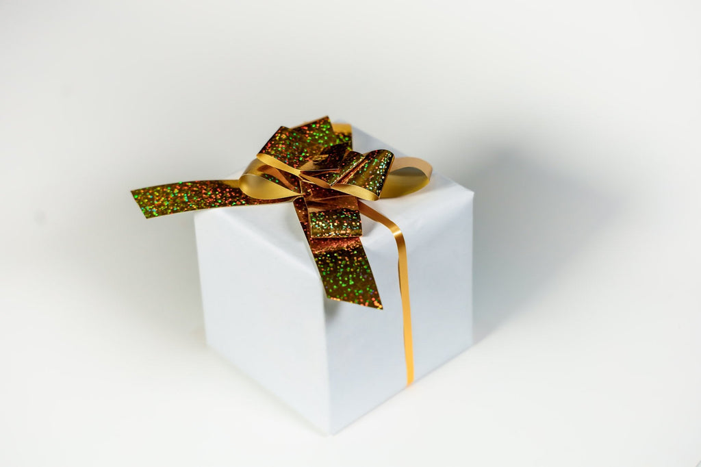 GOLD HOLOGRAM BUTTERFLY PULL BOW