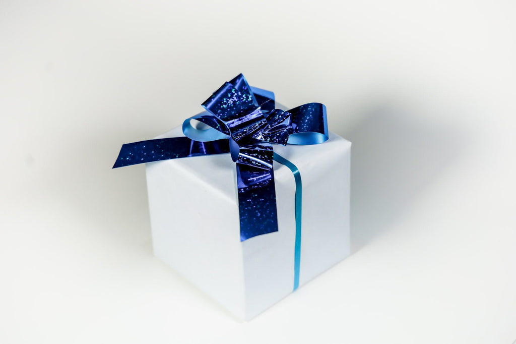ROYAL BLUE HOLOGRAM BUTTERFLY PULL BOW