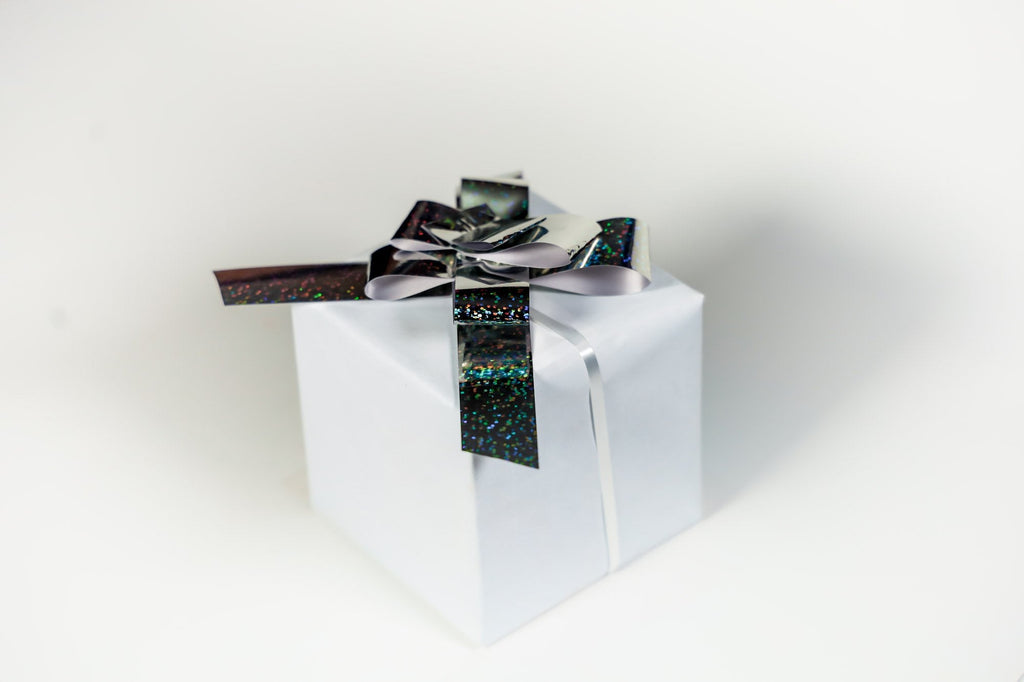 SILVER HOLOGRAM BUTTERFLY PULL BOW